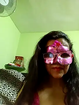 Snapshot of DesiMuffin chatting on March 2025 07:49:01 PM DesiMuffin online show from March 2025 07:49:01 PM