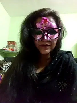 Snapshot of DesiMuffin chatting on March 2025 10:14:01 AM DesiMuffin online show from March 2025 10:14:01 AM