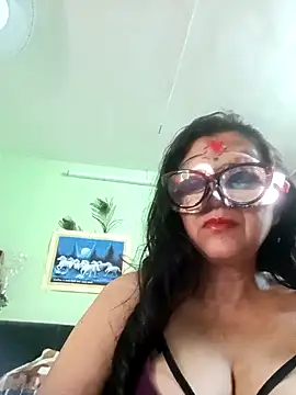 Snapshot of DesiMuffin chatting on September 2025 09:32:01 AM DesiMuffin online show from September 2025 09:32:01 AM