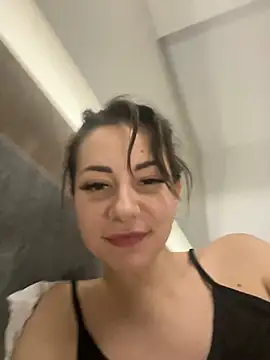 Snapshot of BelleSkye chatting on January 2025 08:23:02 PM BelleSkye online show from January 2025 08:23:02 PM