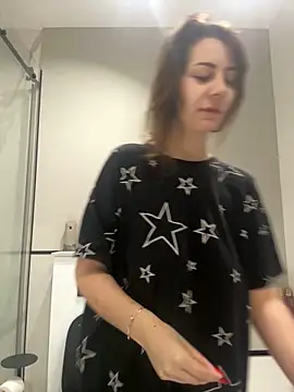 Snapshot of BelleSkye chatting on February 2025 03:25:01 AM BelleSkye online show from February 2025 03:25:01 AM