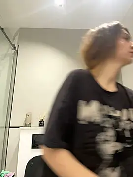 Snapshot of BelleSkye chatting on March 2025 05:08:01 AM BelleSkye online show from March 2025 05:08:01 AM