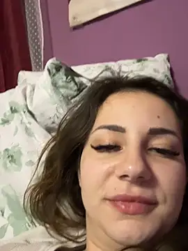 Snapshot of BelleSkye chatting on March 2025 09:27:01 PM BelleSkye online show from March 2025 09:27:01 PM