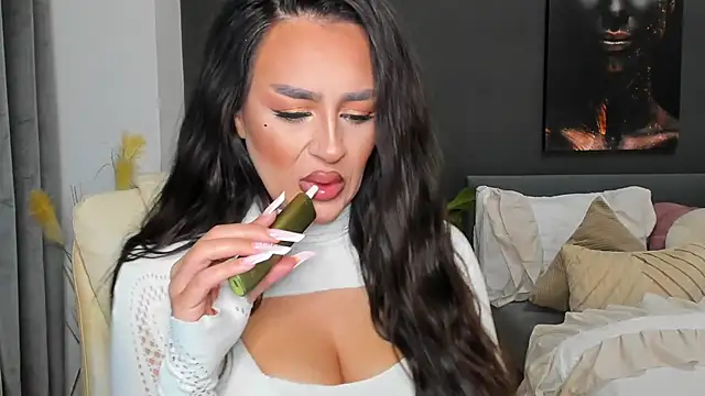 Sonia  Rey online show from February 2026 06:15:02 PM