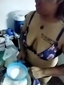 EmpaticBolillo online show from April 2026 01:00:02 AM