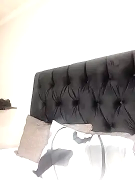 Dark Berry 26 online show from November 2025 08:10:01 PM