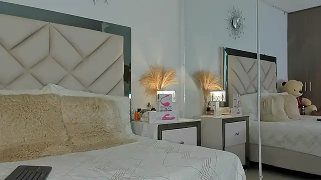 alexa tobar online show from September 2025 04:43:02 PM