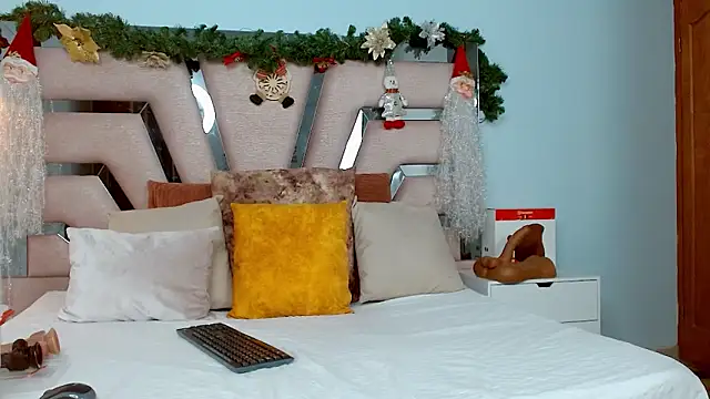 cintia hills online show from December 2024 04:31:02 AM