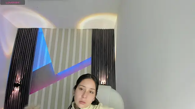 Snapshot of emily_layton chatting on January 2025 03:30:02 PM emily layton online show from January 2025 03:30:02 PM