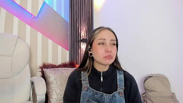 Snapshot of emily_layton chatting on September 2025 02:33:02 PM emily layton online show from September 2025 02:33:02 PM