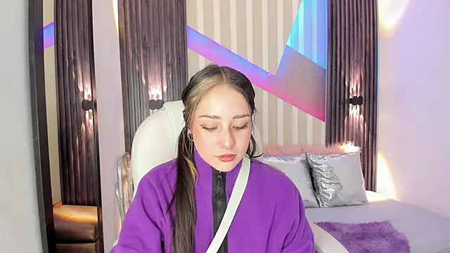 Snapshot of emily_layton chatting on October 2025 04:16:01 PM emily layton online show from October 2025 04:16:01 PM