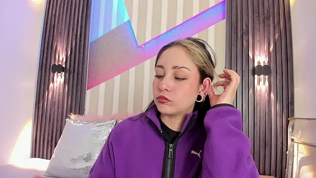 Snapshot of emily_layton chatting on October 2025 02:39:01 PM emily layton online show from October 2025 02:39:01 PM