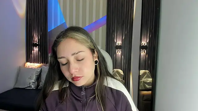 Snapshot of emily_layton chatting on October 2025 01:29:01 PM emily layton online show from October 2025 01:29:01 PM