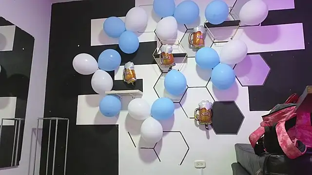 alondrabigtits online show from September 2025 12:10:02 PM