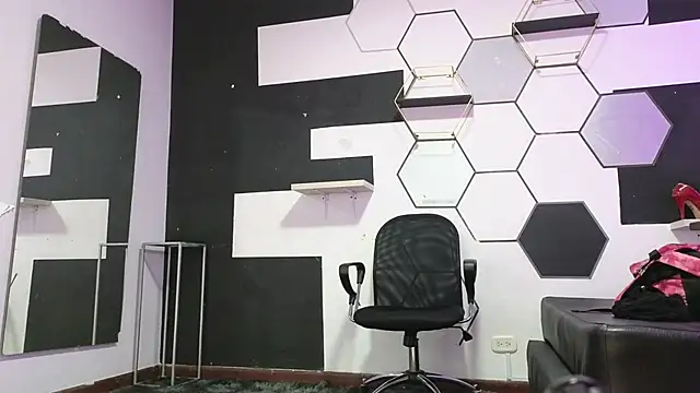 alondrabigtits online show from October 2025 12:04:02 PM