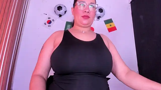 Snapshot of alondrabigtits chatting on June 2026 12:22:01 PM alondrabigtits online show from June 2026 12:22:01 PM