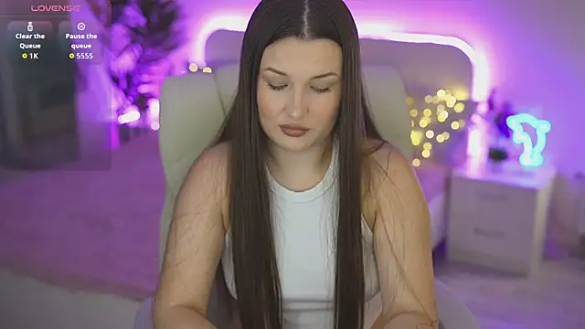 OneLaya online show from September 2025 01:54:02 PM