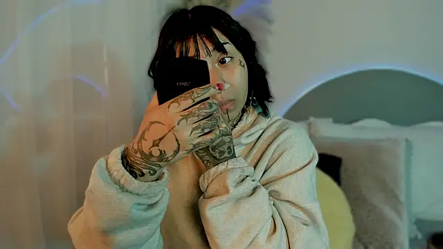 Evangeline bell online show from October 2025 12:25:01 PM