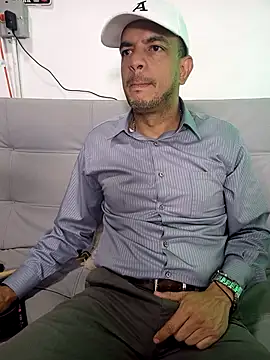 latinmartin73 online show from February 2025 01:09:01 AM