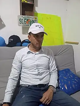 latinmartin73 online show from October 2025 12:19:01 AM