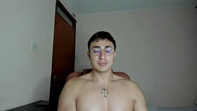 Snapshot of Leoknight chatting on March 2025 12:38:02 AM Leoknight online show from March 2025 12:38:02 AM