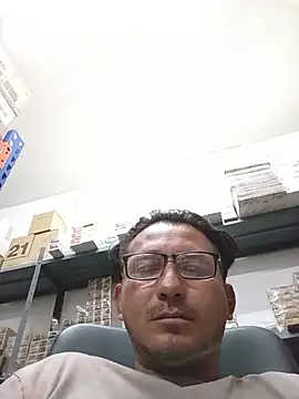 Snapshot of Andresguz35 chatting on October 2025 04:29:02 PM Andresguz35 online show from October 2025 04:29:02 PM