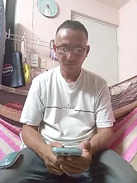 Andresguz35 online show from November 2025 04:03:01 AM