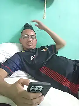 Andresguz35 online show from February 2026 10:50:02 PM