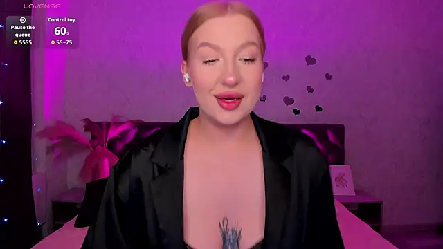 Emma  Leee online show from October 2025 12:41:02 AM