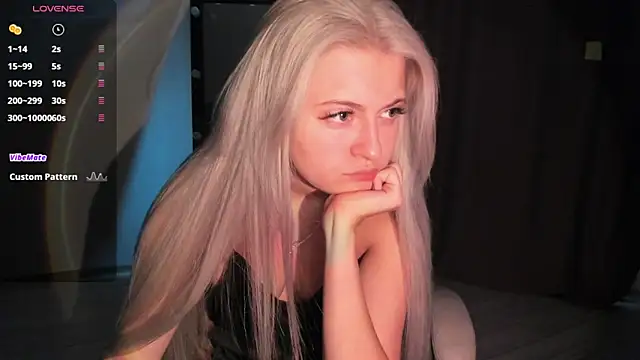 Snapshot of Lana_Younes chatting on October 2025 09:43:01 AM Lana Younes online show from October 2025 09:43:01 AM