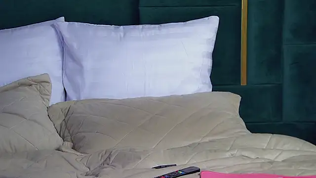 PollyLanders online show from February 2025 04:25:02 PM