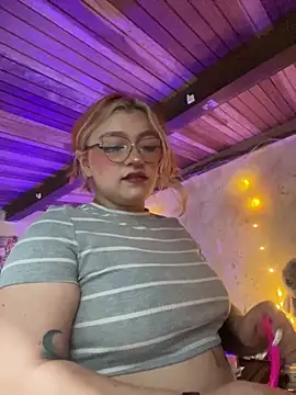 SophiaWeestt99 online show from February 2026 03:56:02 AM