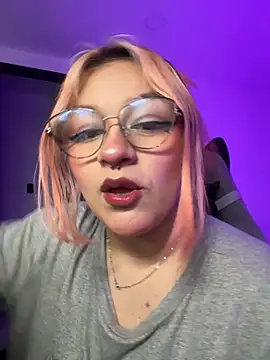 Snapshot of SophiaWeestt99 chatting on June 2026 01:25:02 AM SophiaWeestt99 online show from June 2026 01:25:02 AM