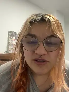 Snapshot of SophiaWeestt99 chatting on July 2026 05:34:01 AM SophiaWeestt99 online show from July 2026 05:34:01 AM