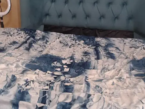 Snapshot of YoungVickyX chatting on January 2025 11:04:02 AM YoungVickyX online show from January 2025 11:04:02 AM