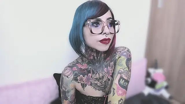 Snapshot of NikkiRamone chatting on September 2025 10:46:02 PM NikkiRamone online show from September 2025 10:46:02 PM