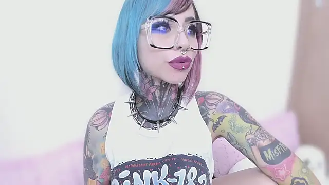 Snapshot of NikkiRamone chatting on September 2025 12:59:02 AM NikkiRamone online show from September 2025 12:59:02 AM