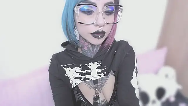 Snapshot of NikkiRamone chatting on September 2025 11:43:01 PM NikkiRamone online show from September 2025 11:43:01 PM