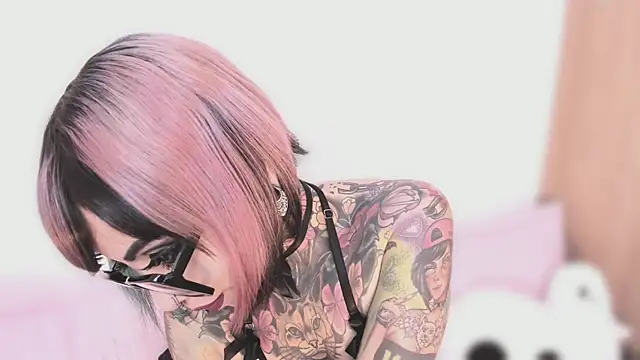 Snapshot of NikkiRamone chatting on October 2025 11:11:02 PM NikkiRamone online show from October 2025 11:11:02 PM