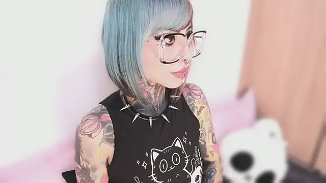 Snapshot of NikkiRamone chatting on October 2025 10:18:01 PM NikkiRamone online show from October 2025 10:18:01 PM