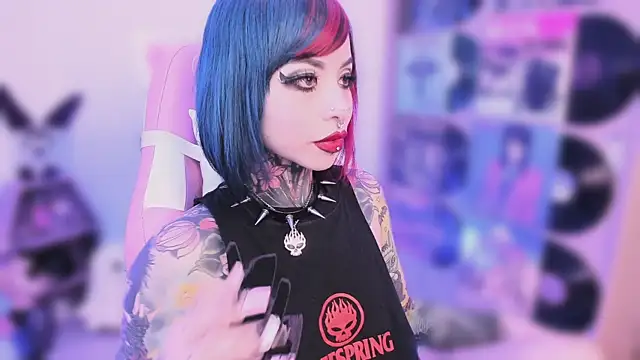 Snapshot of NikkiRamone chatting on November 2025 02:22:02 AM NikkiRamone online show from November 2025 02:22:02 AM