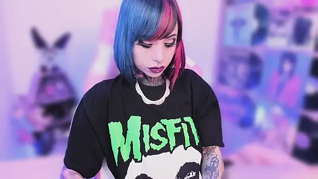 Snapshot of NikkiRamone chatting on November 2025 03:29:01 AM NikkiRamone online show from November 2025 03:29:01 AM