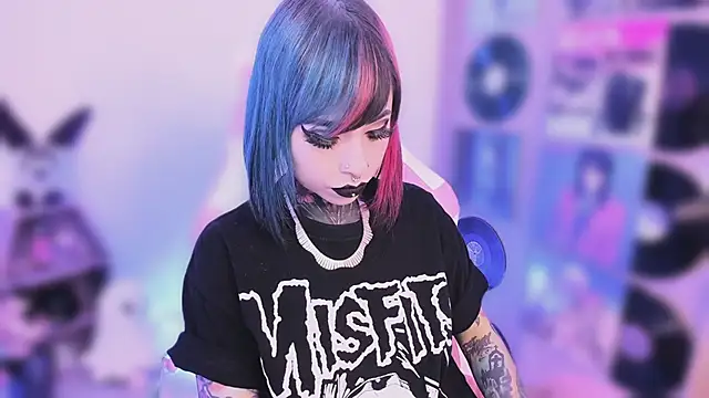 Snapshot of NikkiRamone chatting on November 2025 10:31:02 PM NikkiRamone online show from November 2025 10:31:02 PM