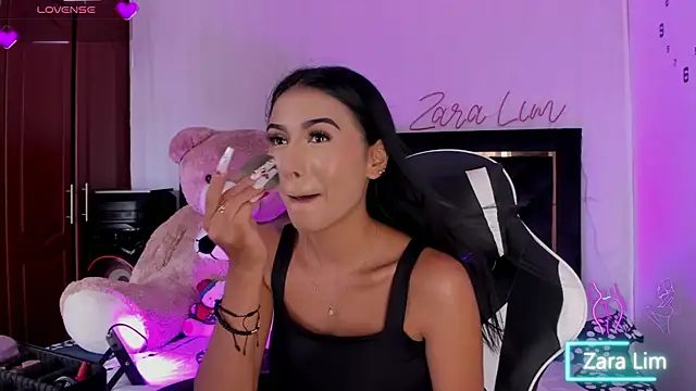 Snapshot of ZaraLim chatting on October 2025 06:14:02 PM ZaraLim online show from October 2025 06:14:02 PM