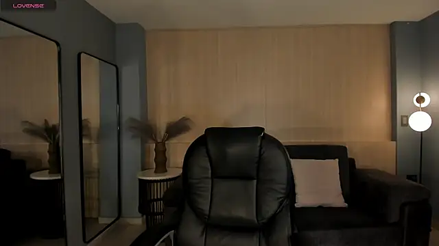 Snapshot of RebeccaHudson chatting on September 2025 08:02:01 PM RebeccaHudson online show from September 2025 08:02:01 PM