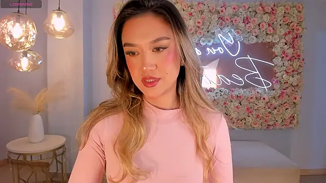 Snapshot of RebeccaHudson chatting on October 2025 06:53:01 PM RebeccaHudson online show from October 2025 06:53:01 PM