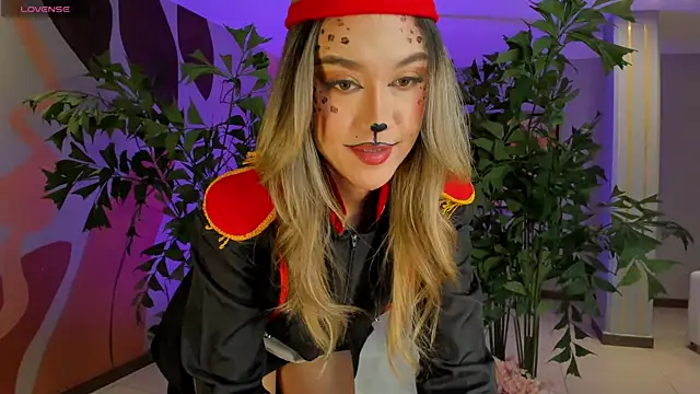 Snapshot of RebeccaHudson chatting on October 2025 08:32:01 PM RebeccaHudson online show from October 2025 08:32:01 PM