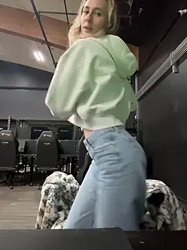 M1ssyk1ssy online show from November 2025 09:14:02 PM