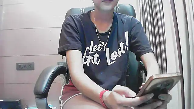 collage hoty online show from October 2025 04:37:02 PM