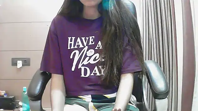 collage hoty online show from October 2025 04:17:01 PM